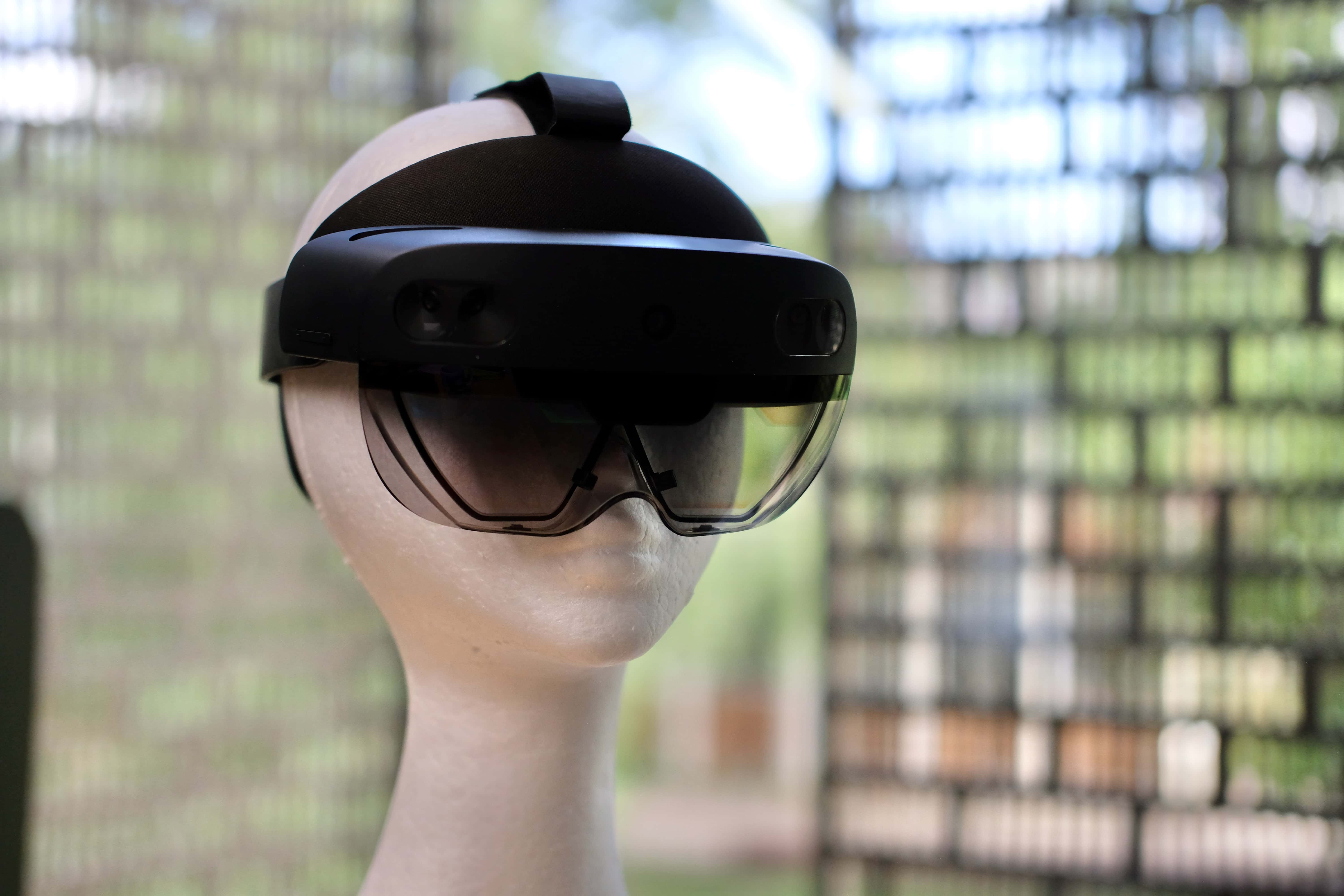 Multimodal Mixed Reality Experience. Microsoft HoloLens 2. Source: Charles Martin. 2023.